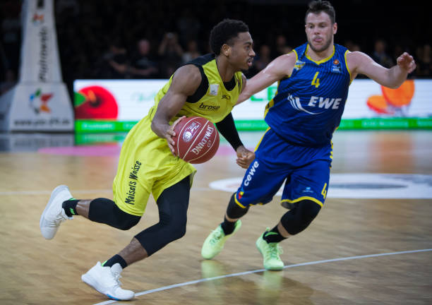 严谨的编审 严谨的编审