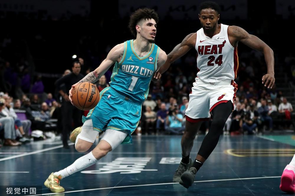 替补球员在 替补球员在